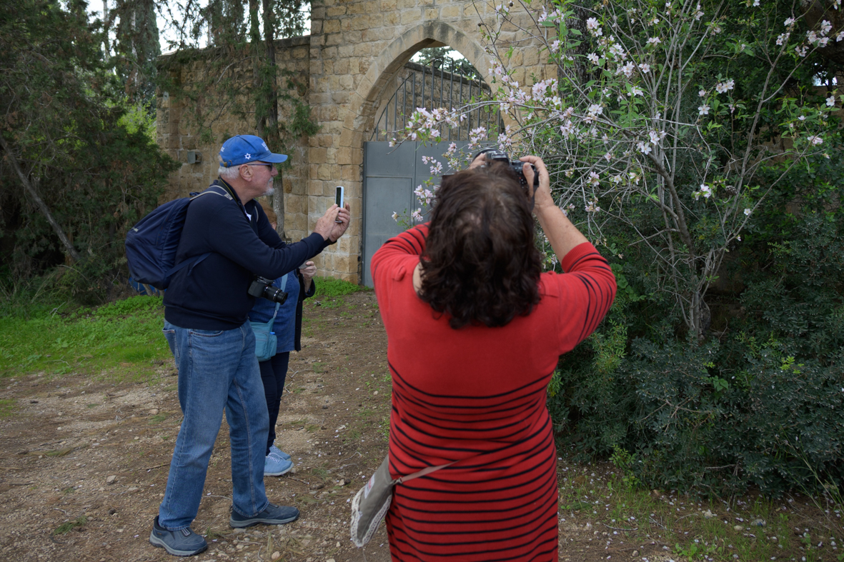 מטיילים ומצלמים במקומות נסתרים בליבה של זכרון יעקב (7)